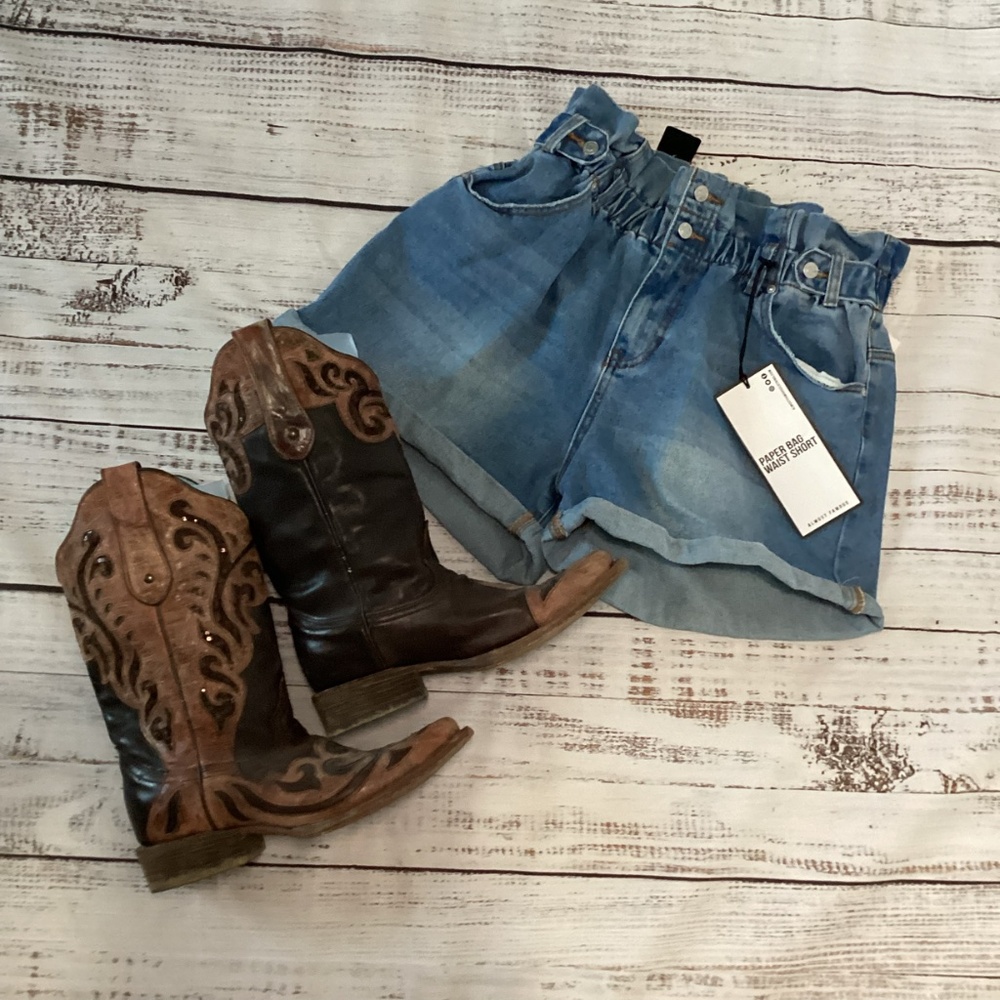 846. Almost Famous Light Blue High-Rise Jean Shorts - XL